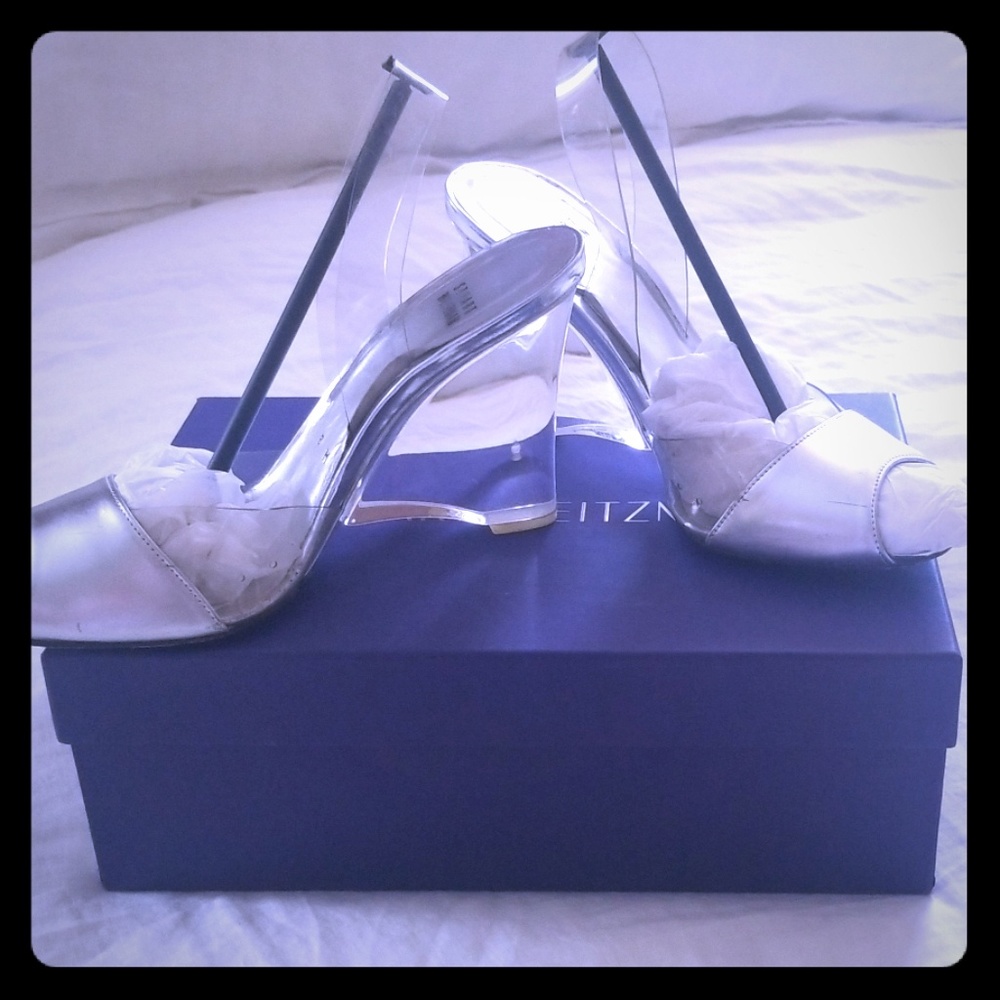 In box sz 8m stuart Weitzman lucite silver wedge